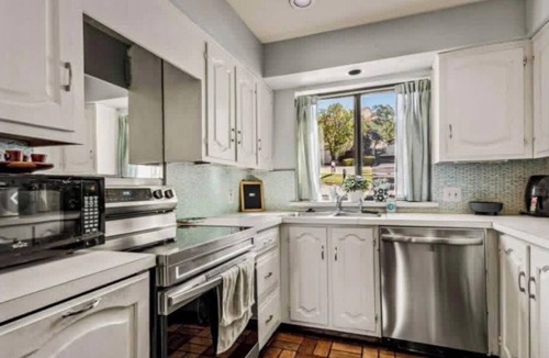 Rockwall House | Luxury Lakefront Townhome in Rockwall 4 Bedrooms, Minutes from Dallas