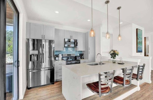 Point Venture House | Luxury Lakeview Home w/Pool,Beach,Boat,&Gym Access