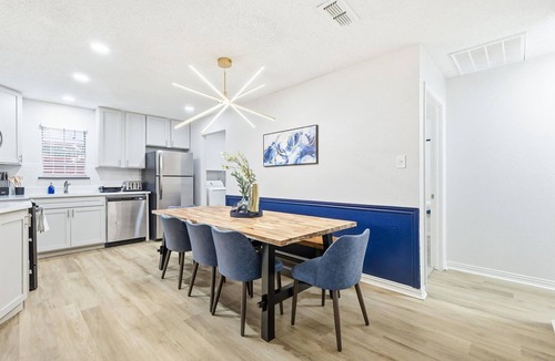 Midlothian House | Luxury Living w/Backyard Pool Oasis (5-BD/3-BA)