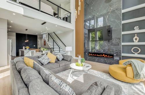 West Dallas House | Luxury Newly Built 4 BR 4 Bath Home w/Rooftop and Grill!