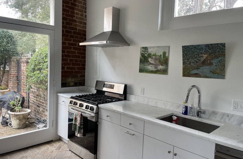 Faubourg Lafayette Cottage | Luxury Newly Renovated Carriage House in Lower Garden District