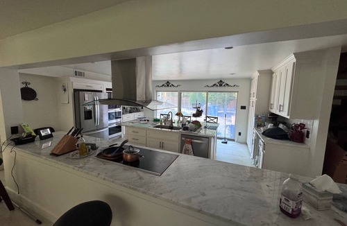 Double Oak House | Luxury property with all amenities including pool and jacuzzi.