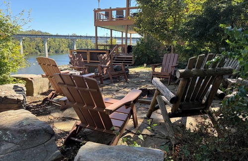Lone Rock Cabin | Luxury Riverfront Lodge Fishing, Hot Tub & White River Access and Ozark Views”