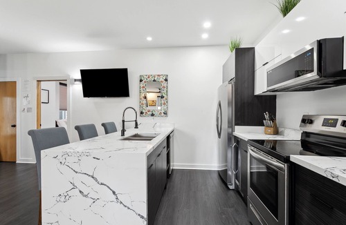 Faubourg Lafayette Villa | Luxury Rooftop Villa mins from French Quarter and Superdome