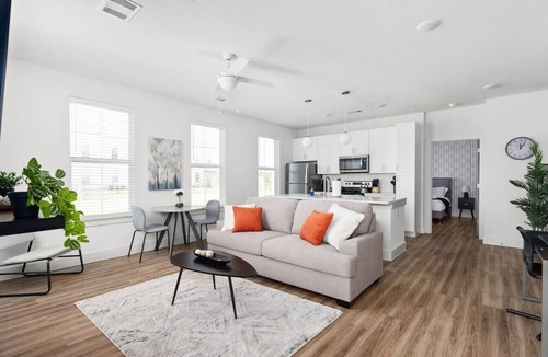 Pflugerville Apartment | Luxury Stay! 1B/1B w/Gym, Pool, & Shops Nearby
