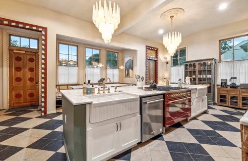 Faubourg Lafayette House | Luxury Storybook Villa w/Private Pool & Hot Tub