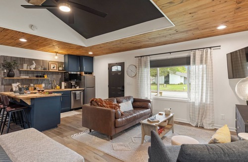 Lafayette Apartment | Luxury Studio in Cajun Country