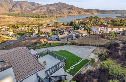 La Presa House | Luxury Studio with Lake Views and Spacious Balcony