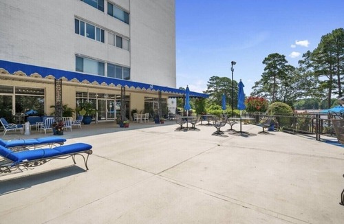 Mid America Condo | Luxury Suite in Prestigious Lake Hamilton High Rise