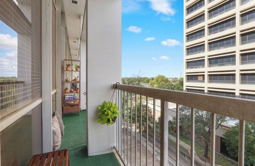 Houston Apartment | Luxury Suite with Pool near Medical Center & NRG- FIFA
