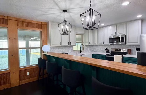 Brookshire House | Luxury Villa Near Houston Sleeps 16 Exclusive Entertainment Room