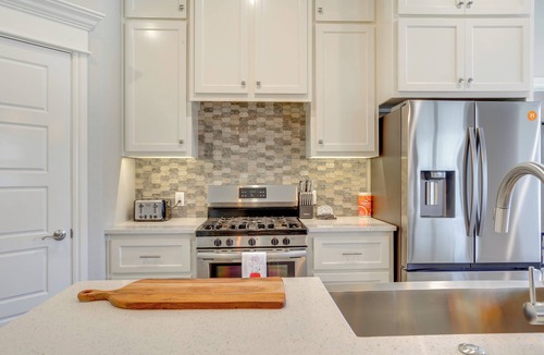 Yukon House | Luxury Yukon Retreat | 5-Star Comfort Near OKC