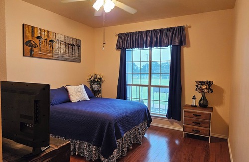 Pilot Point Bed & Breakfast | Madewell Manor- Welcome home to Horse country USA!