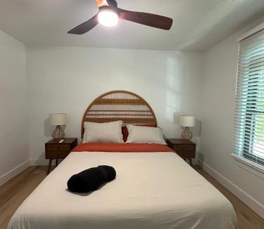 Cedar Hill House | Magical 5BR W Pool, Hot Tub, Lake, Basketball Court