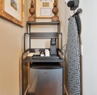 Natchez Hotel | Magnolia Hall - The Britton Suite - King Suite
