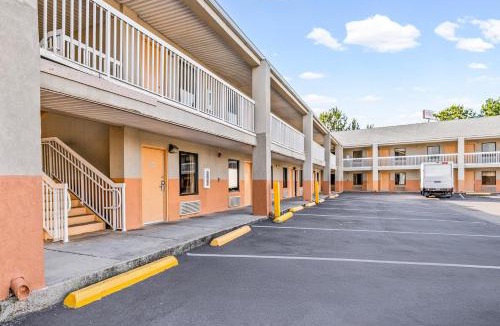 Hattiesburg Hotel | Magnolia Inn Townhouse Hattiesburg MS I-59