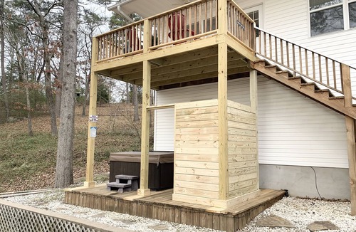 Piney Cottage | Main Channel Lake Hamilton- private hot tub, firepit, boat dock, no cleaning fee