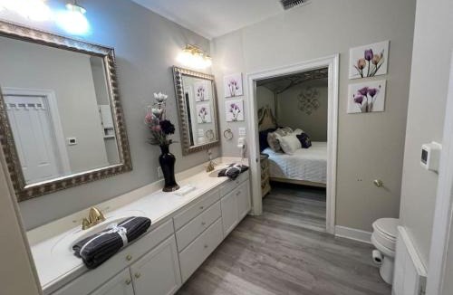 Abbeville House | Mardi Gras Suite at NOLA Rendezvous, waterfront