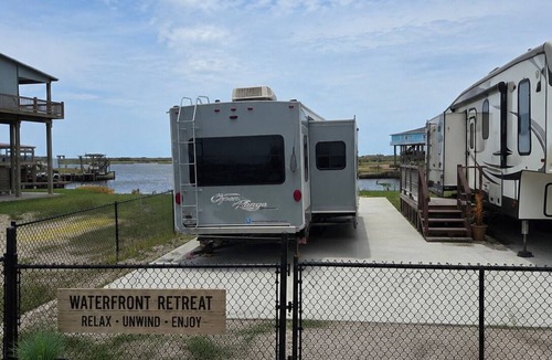 Port Bolivar House | Margaritaville Themed Gated RV on the Canal – Beach Across the Street -Retreat !