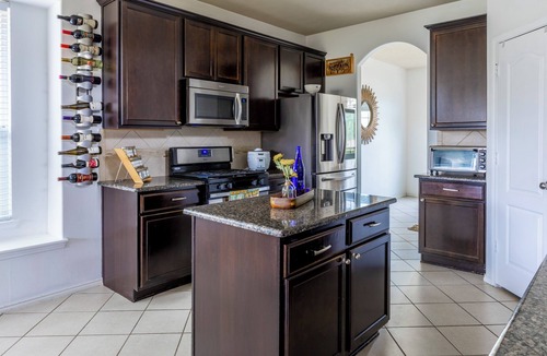 Tomball House | Marvelous 5-bedroom house with AC in charming Tomball