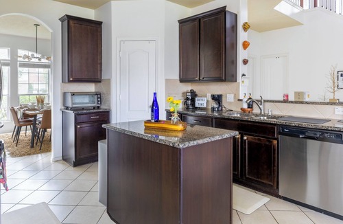 Tomball House | Marvelous 5-bedroom house with AC in charming Tomball