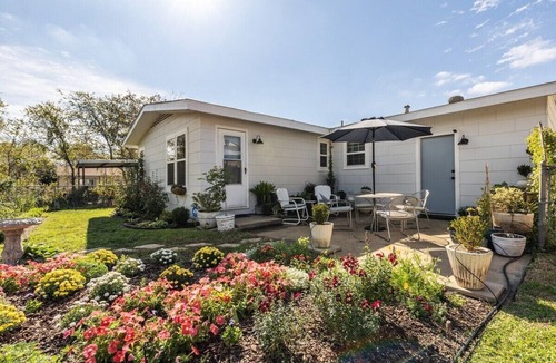 Fort Worth House | Mary’s Mid-Century Modern House- 3-Bed Haven