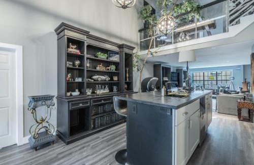 Roanoke House | Massage Chairs, Foosball, Wet Bar & Board Games