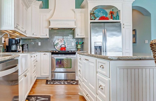 Port Bolivar House | Massive Swimspa ~ Ocean Views ~ Short walk to beach ~ Starlink Internet ~ Games