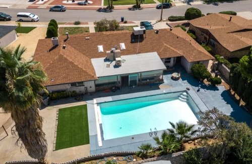 Biggs Field House | Master suite with pool