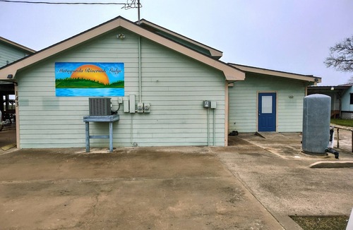Elmaton House | MATAGORDA RIVERSIDE LODGE. Entire home on the river, minutes from the beach!