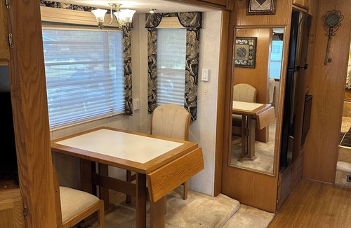 Broadmoor House | Max’s Properties 40’ RV with full Kitchen and Laundry