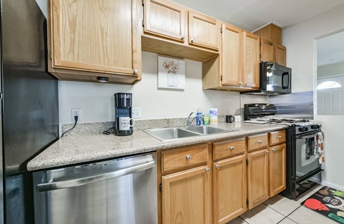 Riverside Terrace House | Med Center - 3 bed-2bath - Fully Gated - Dog Friendly -Long-Monthly Discounts