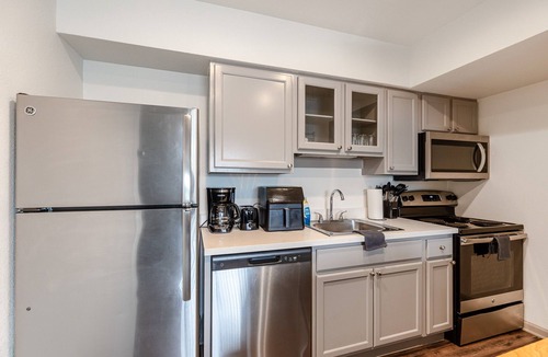 Braeswood Place Apartment | MedCenter Apt Studio: NRG Stadium, Toyota Center, Downtown Houston,Galleria Mall