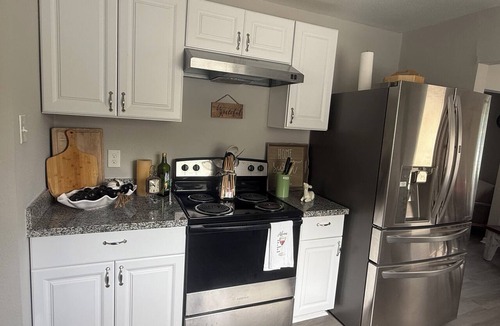 Clute House | Mermaid by the Coast 4BR Near Beach & Refineries