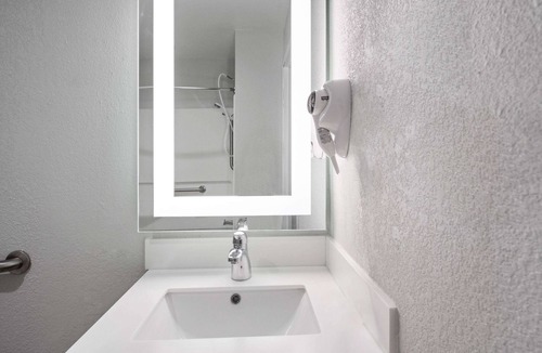Bayou Cane Hotel | Microtel Inn & Suites by Wyndham Houma