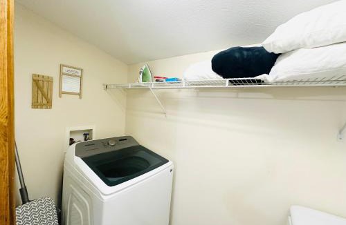 Pine Grove House | Milk Hand House. Peaceful 1 bedroom cabin