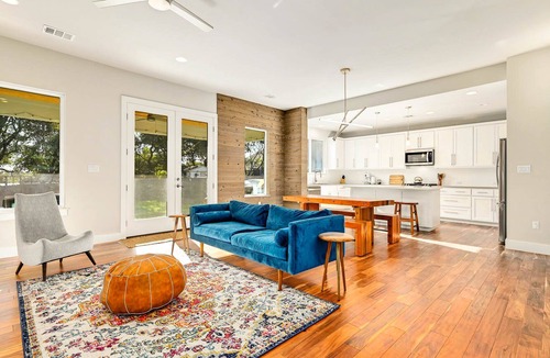 Apache Shores House | Min to Lake Austin + Travis, New LOW Summer Rate