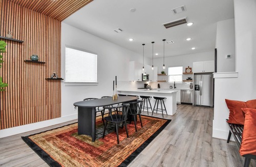 OST - South Union House | MINI GOLF, BBQ Grill, Mins to Downtown HTX Luxe Escape at Med Center & NRG