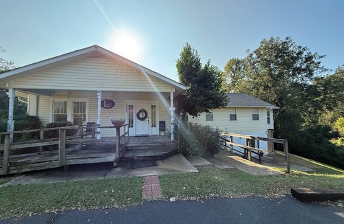 Vicksburg House | Minutes from Downtown Vicksburg right off of I20 near ballpark 3BR Retreat,