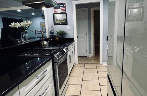Chalmette House | Minutes from French Quarter Entire Home Sleeps 8 Free Parking