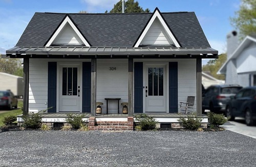Broussard House | Minutes from Sports Complex! Come see what Acadiana has to offer!