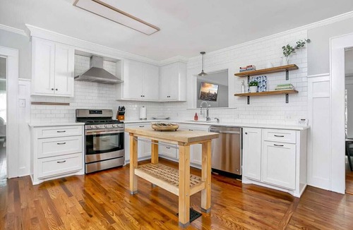 Ruston House | Minutes to Campus & Ruston Sports Complex; 2 Living Rooms; KING Beds; Updated
