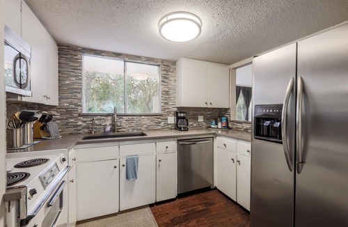 Zilker House | Minutes to it all! Restaurants, Parks, Trails. Pet's Ok