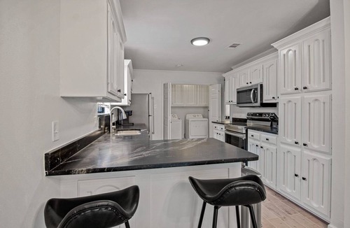 South Baton Rouge House | MIRKWOOD- Level Up Your Stay 3/2 House with Arcade in the heart of Baton Rouge