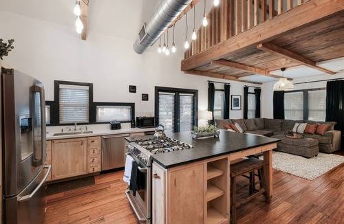 Tobin Hill House | Mistletoe - Near Downtown, Nitelife, Pearl, R Walk