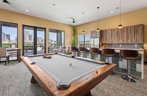 Cedars Apartment | Modern 1 bedroom 2 bed Condo in Heart of Dallas