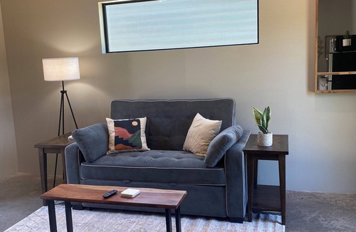 Mount Vernon Cottage | Modern 1-bedroom cottage in historic downtown Mount Vernon.