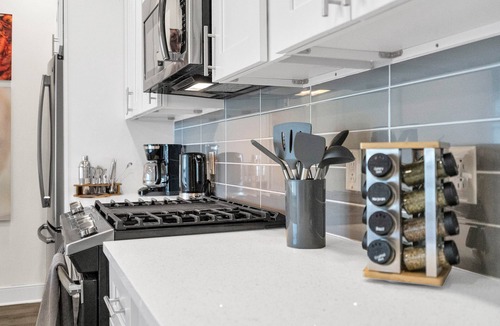 New Orleans Apartment | Modern 2BR Bywater condo with 2 king beds, pool & gym. Balcony, parking, near French Quarter.