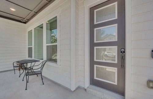 Mueller House | Modern 3 Bed/2.5 Bath Townhome in Trendy Mueller – Walk to Parks, Shops & Dining