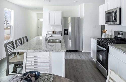 Gonzales House | Modern 3-br 2bth house w/WiFi & AC in heart of Gonzales, next to Baton Rouge